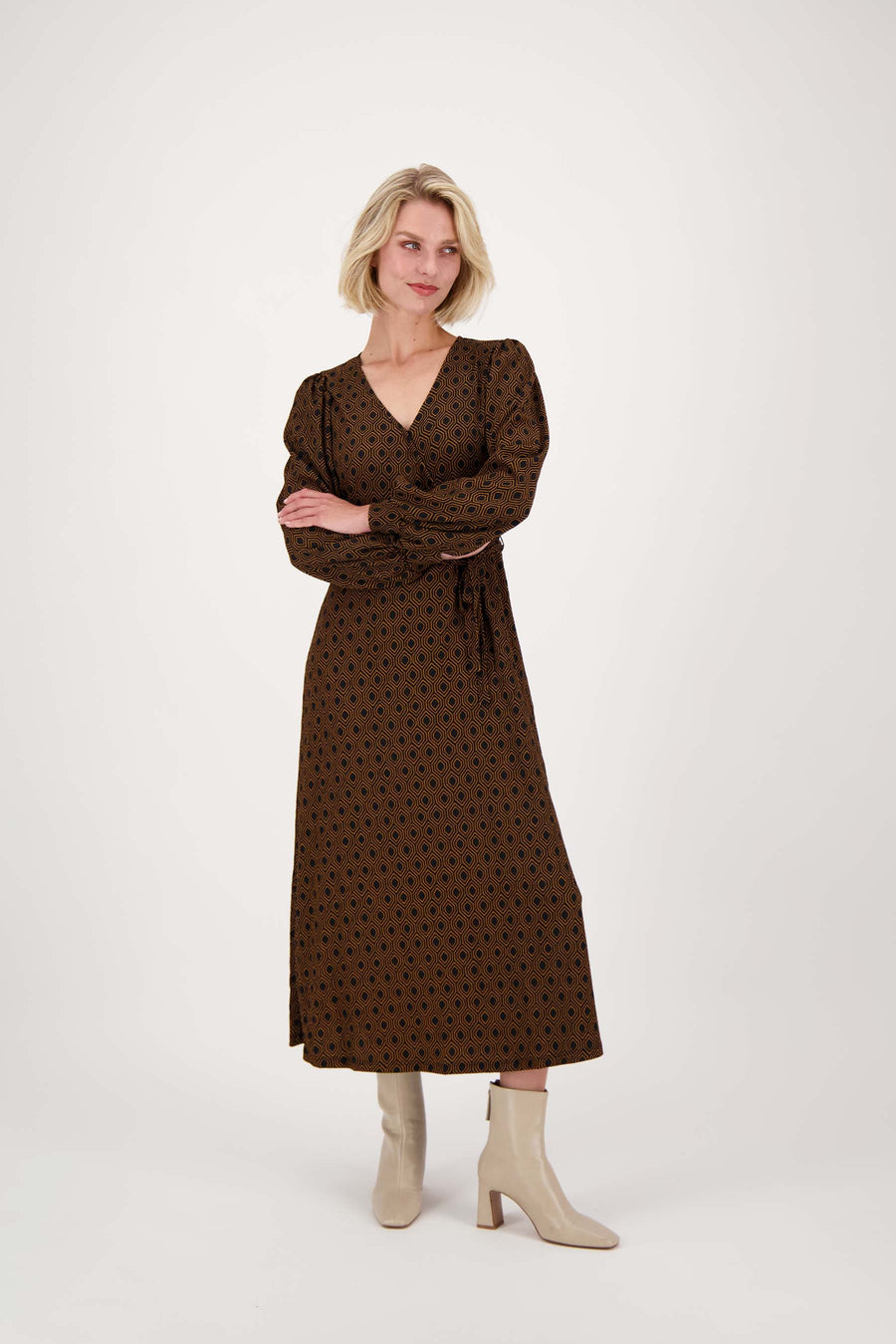 Wickelkleid mit Blockdruck | schwarz / camel