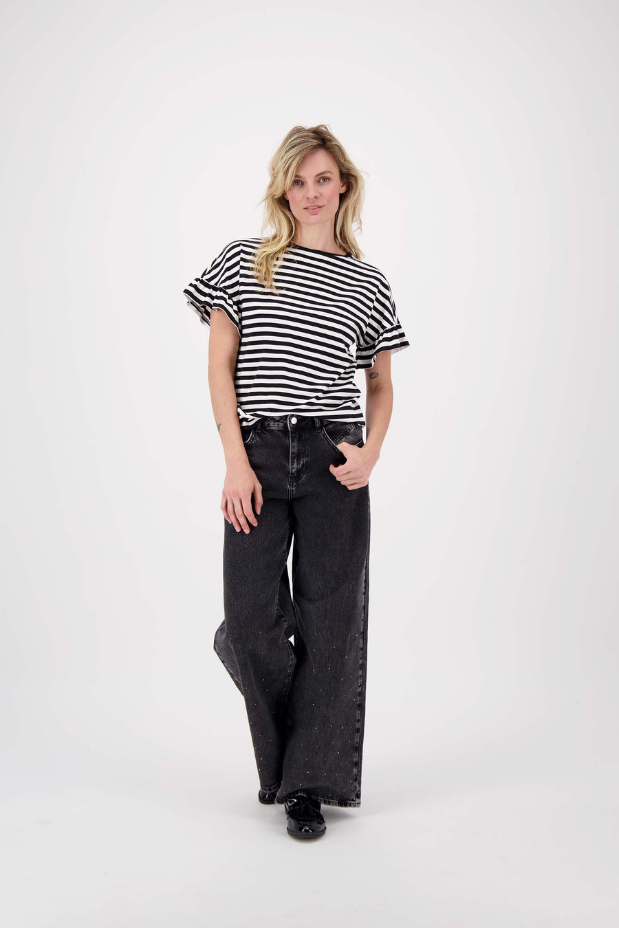 T-Shirt mit Schmetterlingsärmel gestreift | off white / schwarz