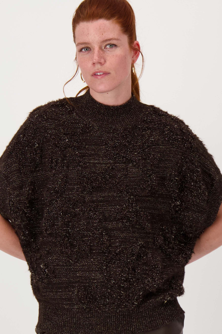 Ärmelloser Pullover mit Lurex-Jacquard | schokoladenbraun / gold