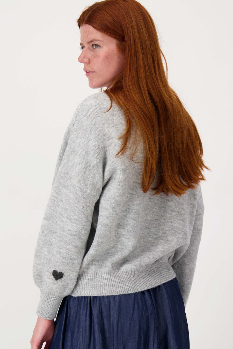 Pullover mit Herz-Detail | mittelgrau