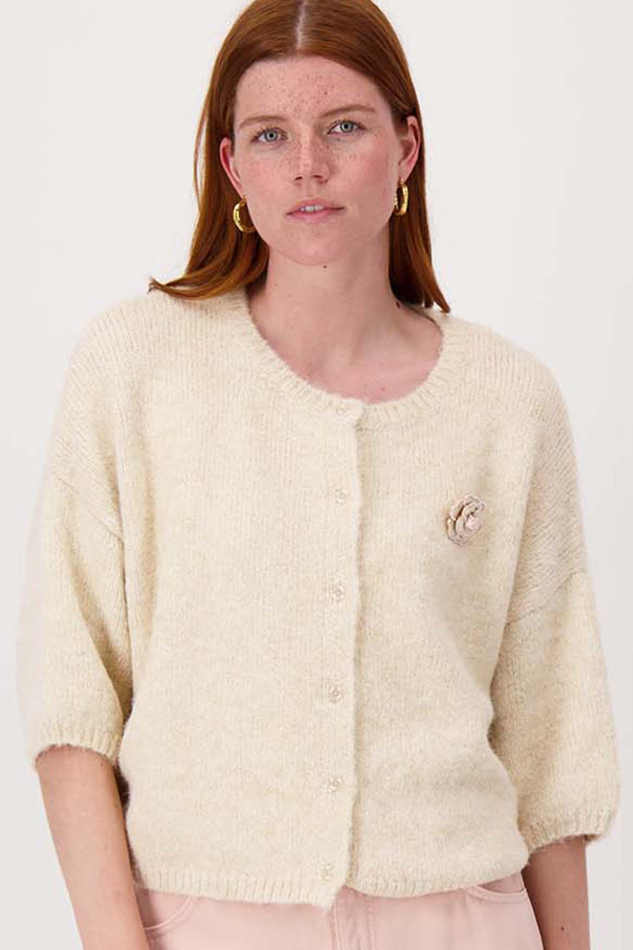 Weiche Basiskrause mit Fledermausärmeln und Brosche | Kit