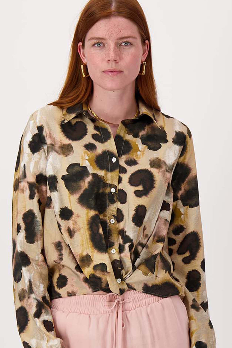 Bluse mit aufgenähtem Überwurf und Print | Schokoladenbraun / Sandfarben / Hellrosa